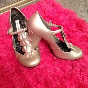 Metallic closed toed heels
