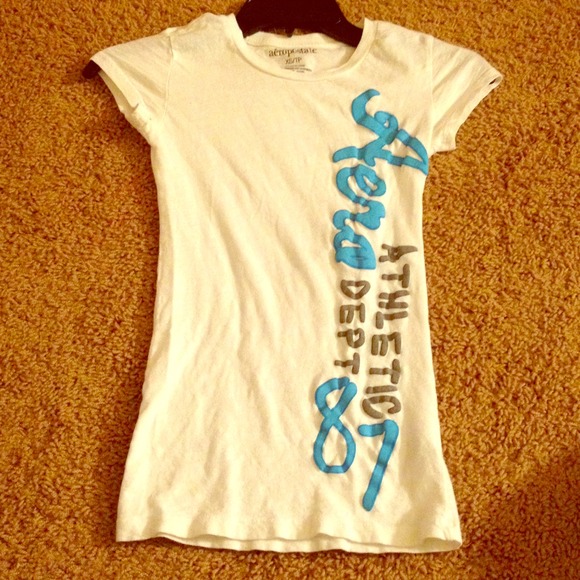 Short-sleeved Aeropostale tee