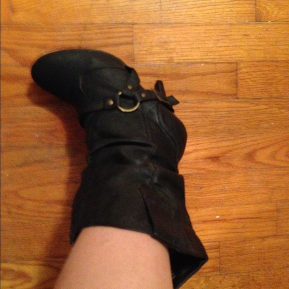 Boots - Picture 2 of 4
