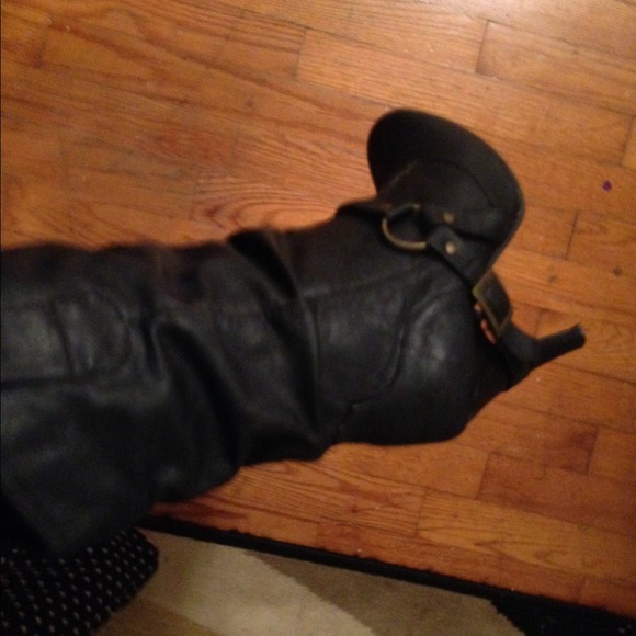 Boots - Picture 3 of 4