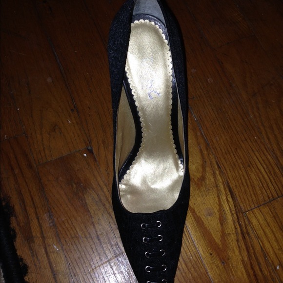 Shoes - Picture 4 of 4