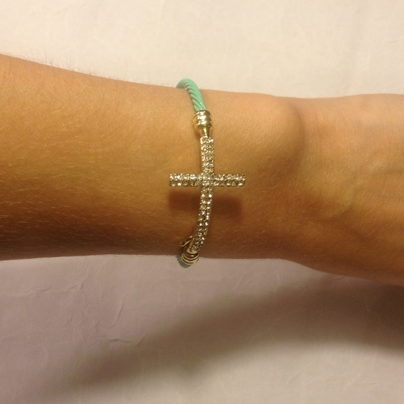 🚫SOLD🚫 mint cross bangle - Picture 3 of 3