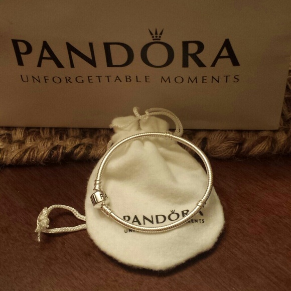 REDUCED😎 Pandora silver bracelet NEVER WORN