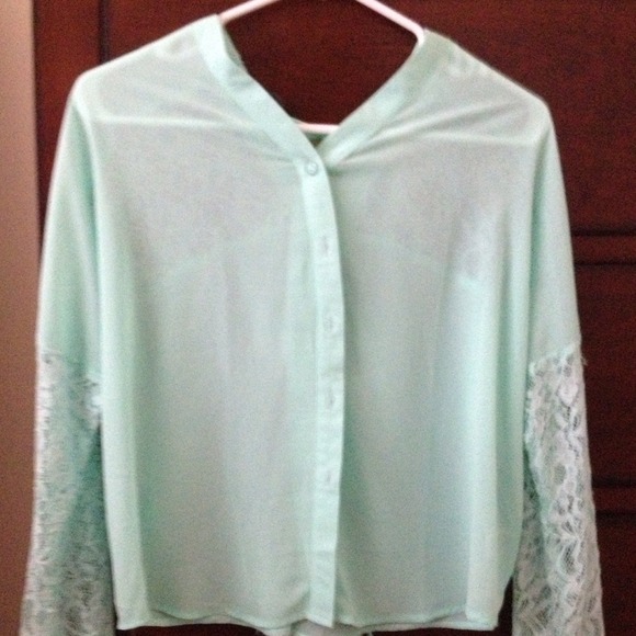 Button up blouse - Picture 2 of 2
