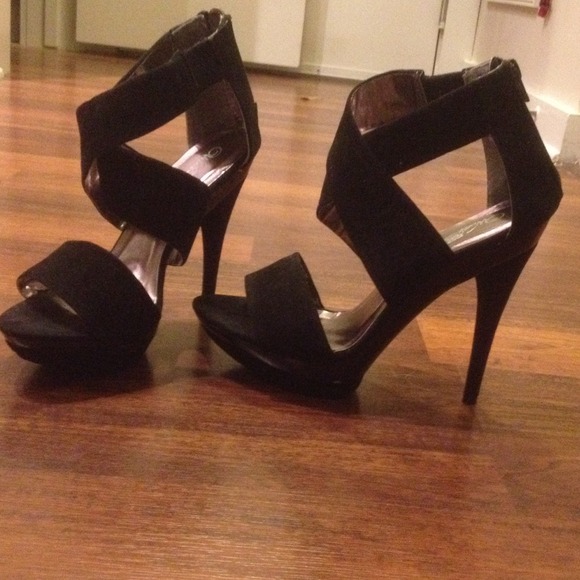 EUC black faux suede zip back strappy sandal heels