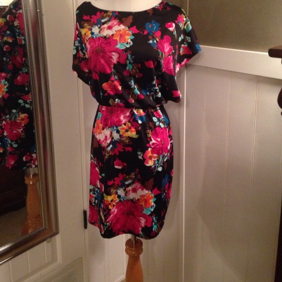 SOLD!!!! Vanity spring dress!