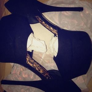 Nearly naked open shank pumps