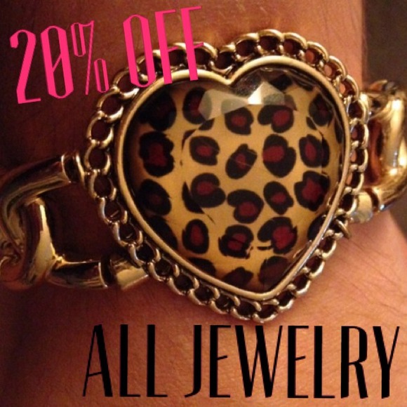 Authentic Betsey Johnson stretch bracelet