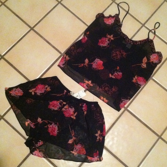 💥CC sale💥NWOT sheer nightie set🚫$25🚫 - Picture 2 of 4