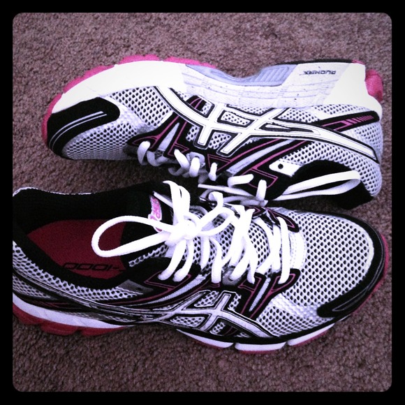 Asics GT 1000 running shoes. Black, silver, pink