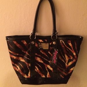 Betseyville Tote