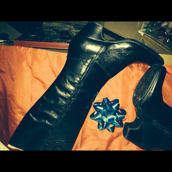 🌟Hold🌟 Black Clark's-  Artisan collection boots