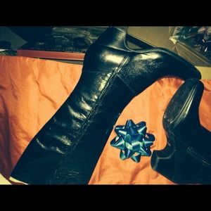 🌟Hold🌟 Black Clark's-  Artisan collection boots