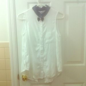 Sleeveless button up shirt 👚