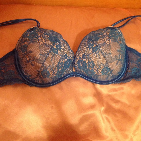 Victoria secret bra! 32D NEVER WORN OR WASHED
