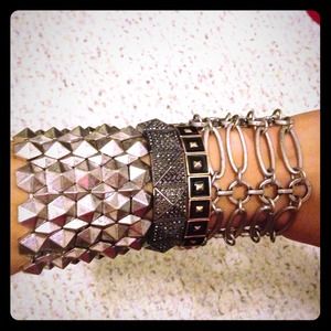 💰Bundle of 4 bracelets🎀 🚫 trades PRICE FIRM