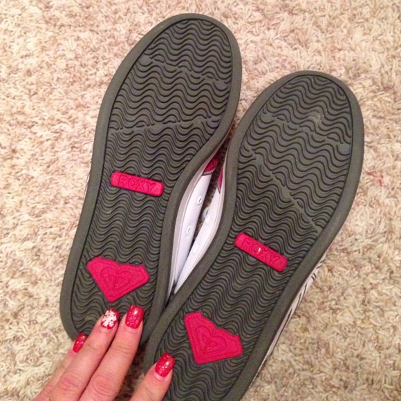 🚫🚫🚫SOLD ON ANOTHER SITE 🚫🚫🚫Roxy Sneakers - Picture 2 of 4
