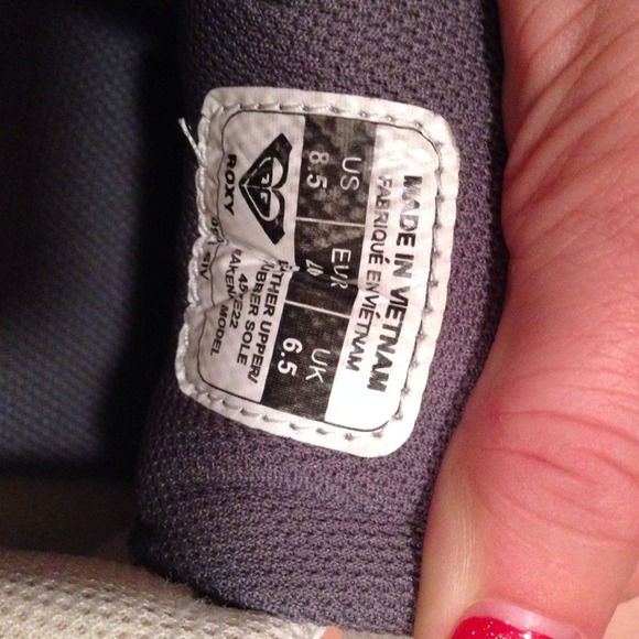 🚫🚫🚫SOLD ON ANOTHER SITE 🚫🚫🚫Roxy Sneakers - Picture 3 of 4