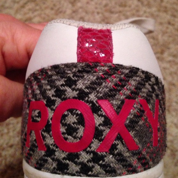🚫🚫🚫SOLD ON ANOTHER SITE 🚫🚫🚫Roxy Sneakers - Picture 4 of 4