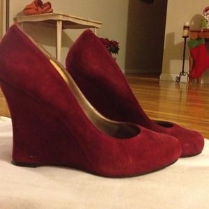 Burgundy 4" wedge. Size 7.5