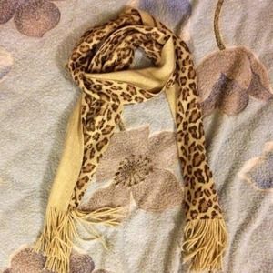 Leopard scarf