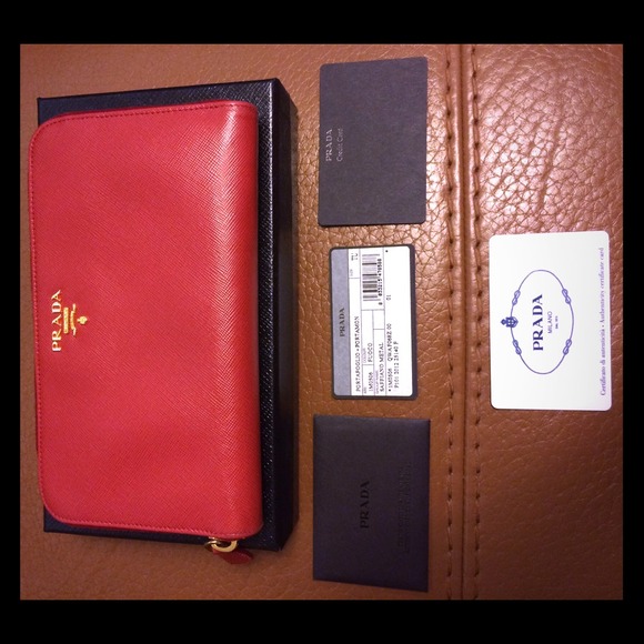 Prada Saffiano Wallet - Picture 1 of 4