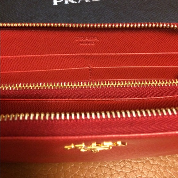 Prada Saffiano Wallet - Picture 2 of 4