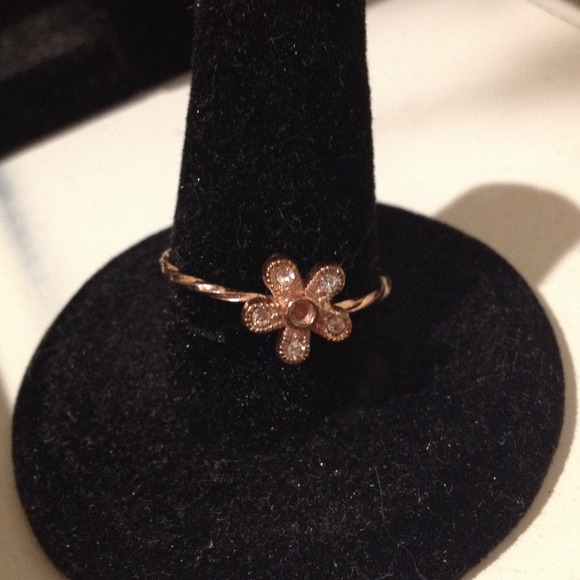Rose gold colored flower ring
