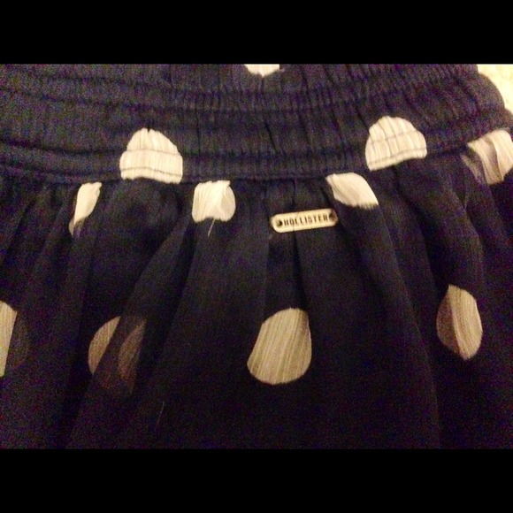 🚫SOLD🚫Hollister polka dots navy blue skirt - Picture 2 of 3