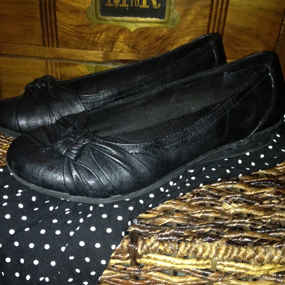 Black Ballet Flats