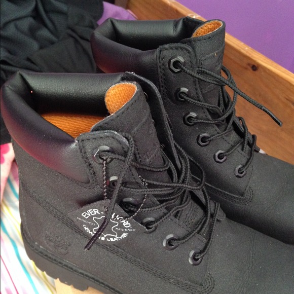 ❌ SOLD ❌ Black timberland (scuff proof) - Picture 3 of 4