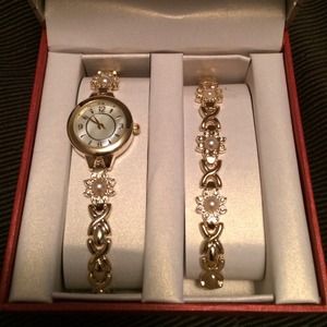 Watch and bracelet set NWOT