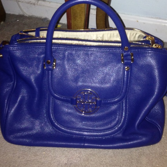 Tory burch Amanda nearly new should I sell?