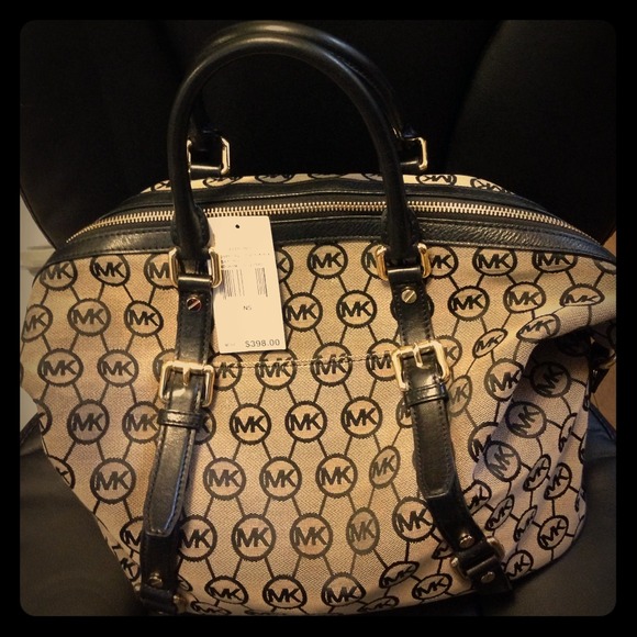 ❌❌SOLD❌❌ 100% authentic Michael Kors Handbag s