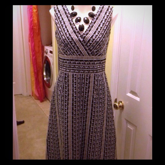 Adrianna Papell.  Dresses & Skirts - 🎉🎉HOST PICK 1/24🎉🎉Black and white dress