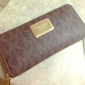 MK wallet (authentic)