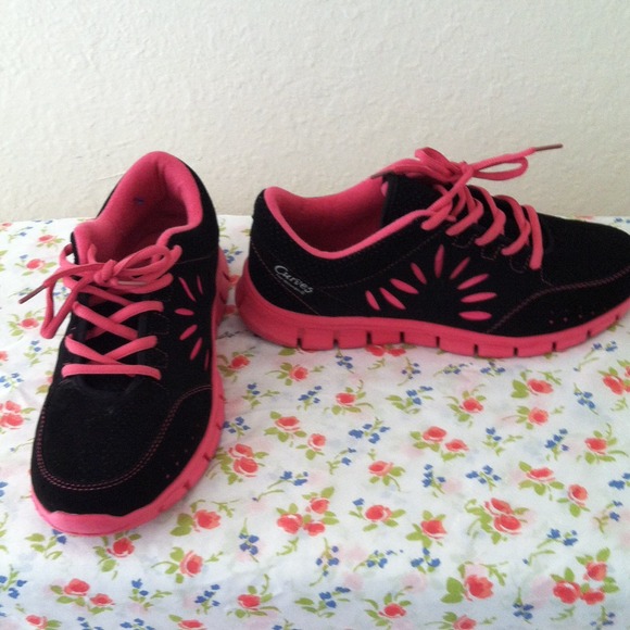 Black and pink tennis shoes