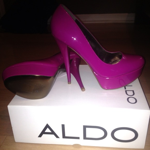 Aldo Fuchsia Magenta Platform Pumps (Never worn)
