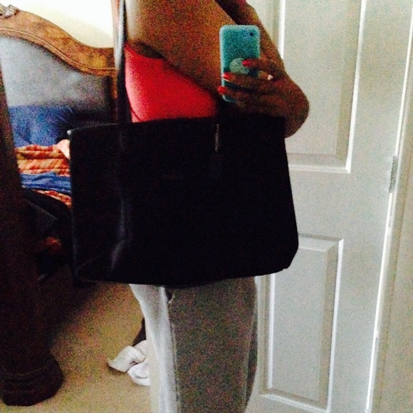 ADDITIONAL PICS OF COACH TOTE