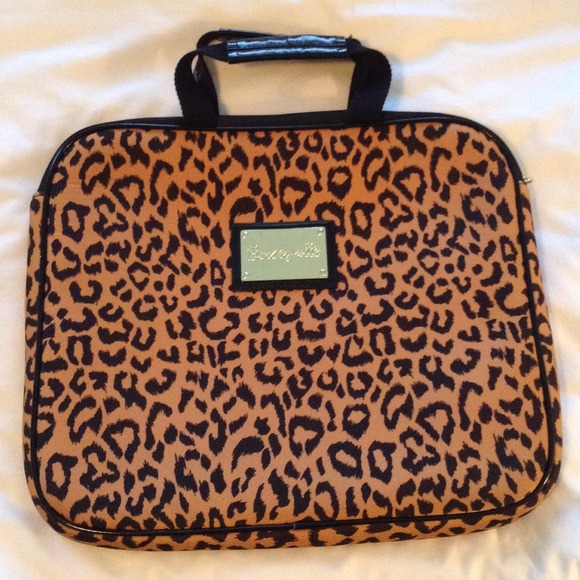 Betsey Johnson Accessories - HOLD FOR BARBARA: Betsey Johnson laptop case