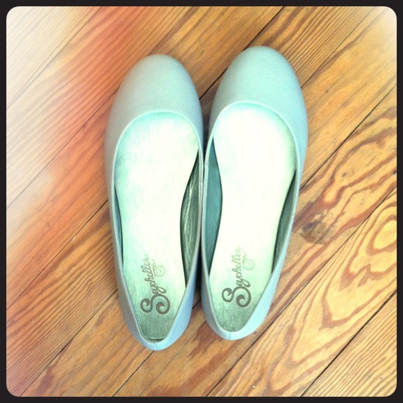 Nude Flats