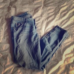 ❌ SOLD ❌ Distressed jeans