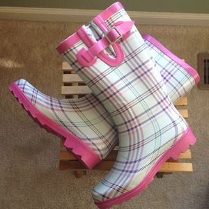 CUTE RAIN BOOTS!!!