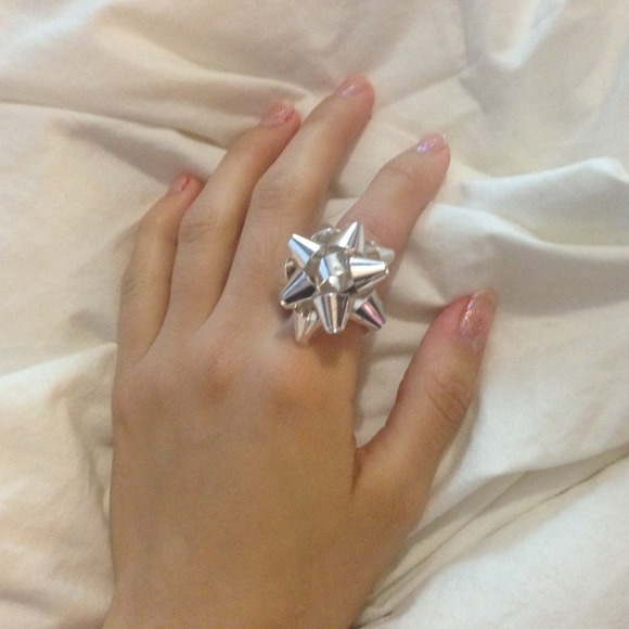 Gift bow ring