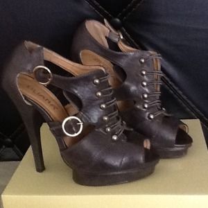 Peep toe silver/grey peep toe shoe