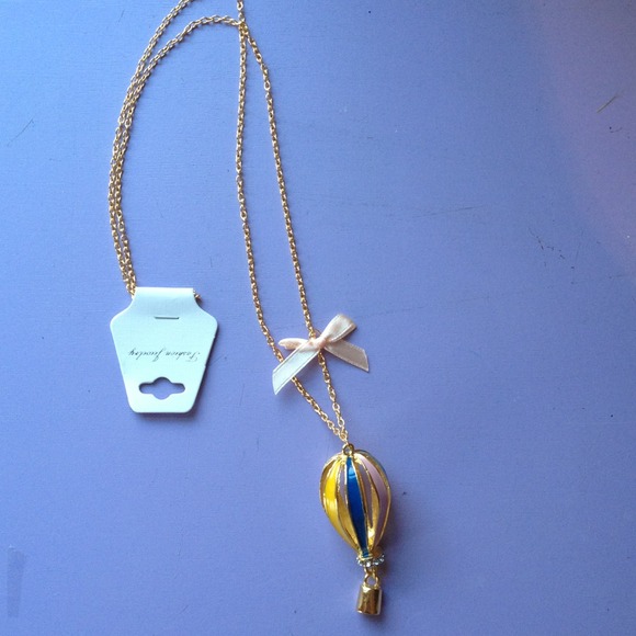 Air balloon necklace