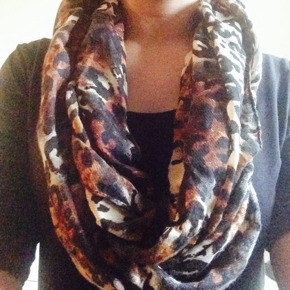 Scarf - Picture 3 of 4