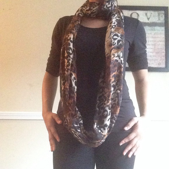 Scarf - Picture 4 of 4