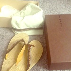 REDUCED!! 💯 authentic LV flip flops!!! ❤️❤️🙏🙏🙌