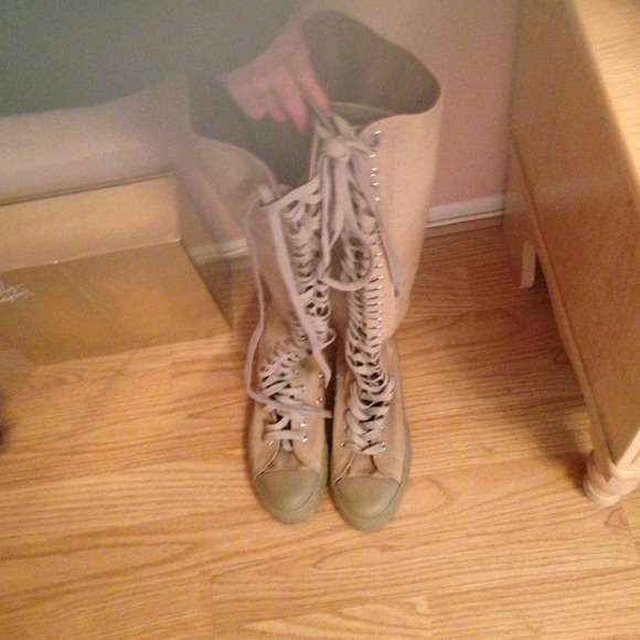 Magilla boots nude